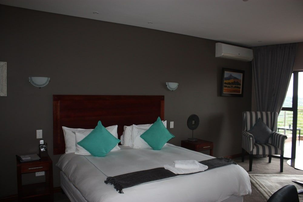 Over The Moon Guesthouse Luxury Double or Twin Room 5