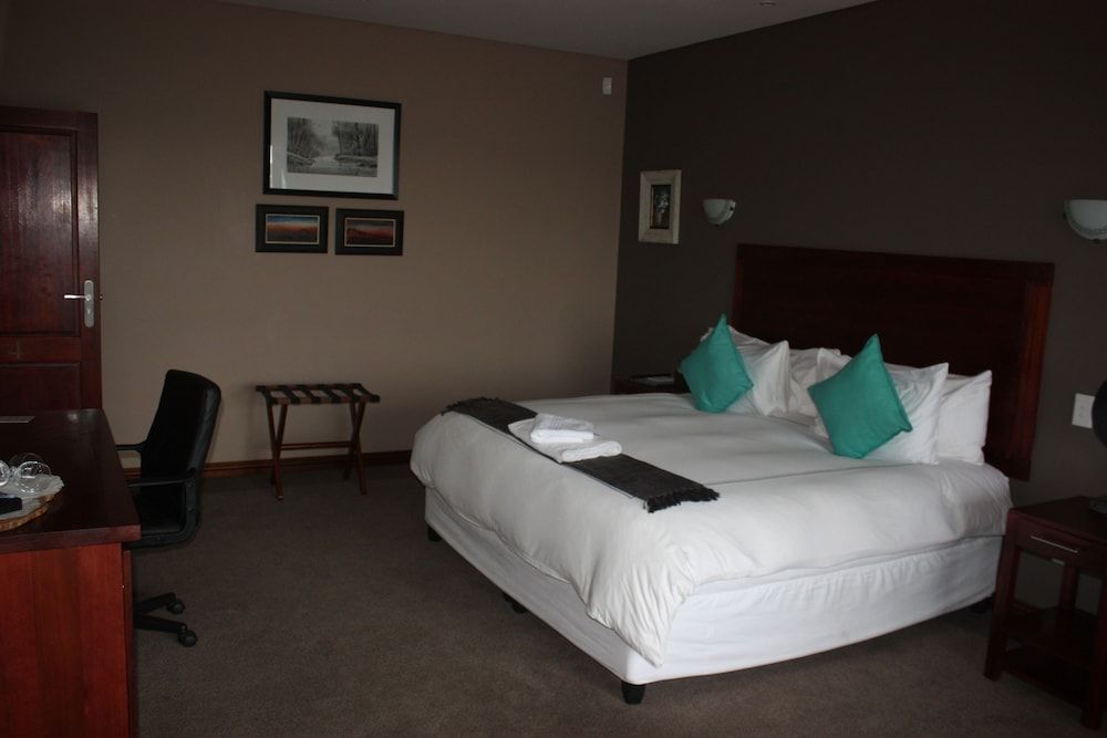 Over The Moon Guesthouse Luxury Double or Twin Room 4