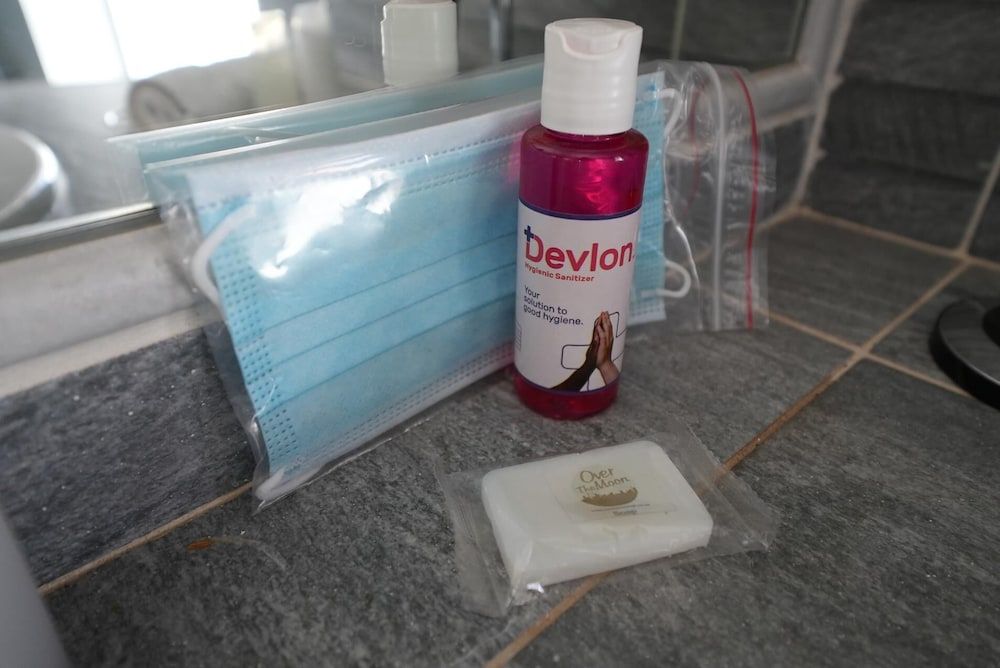 Over The Moon Guesthouse Standard Room (3) 5