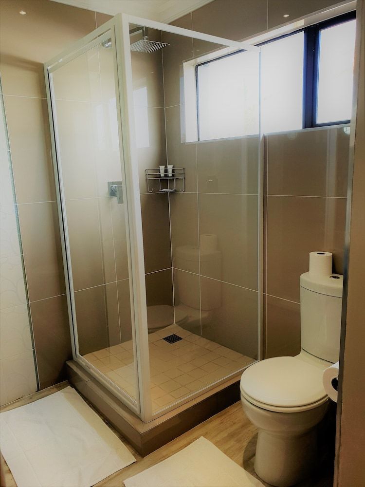 Riverview Guesthouse Protea Room with River View 5