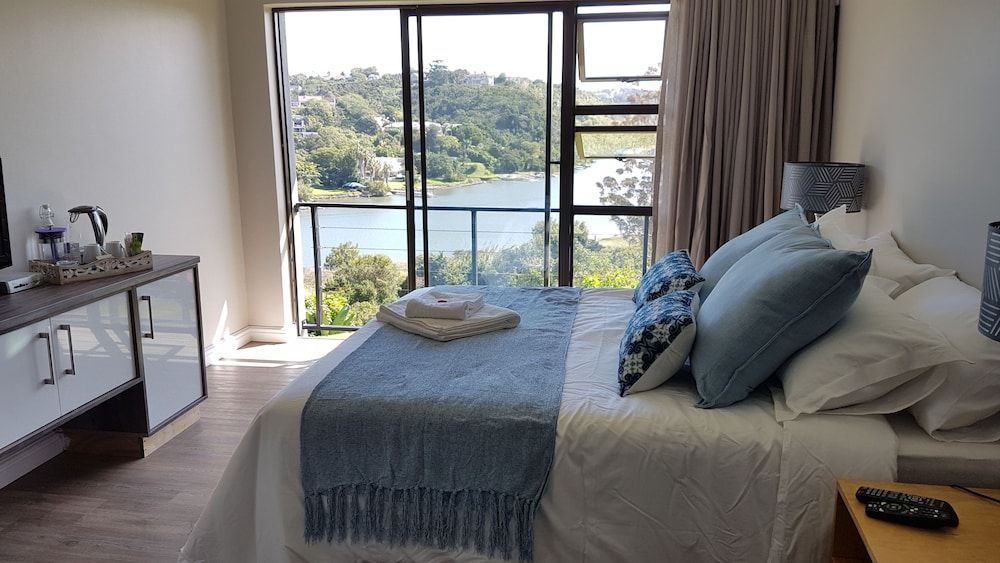 Riverview Guesthouse Blue Room with River View 2