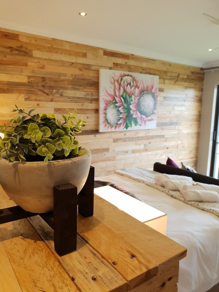 Riverview Guesthouse Protea Room with River View 2