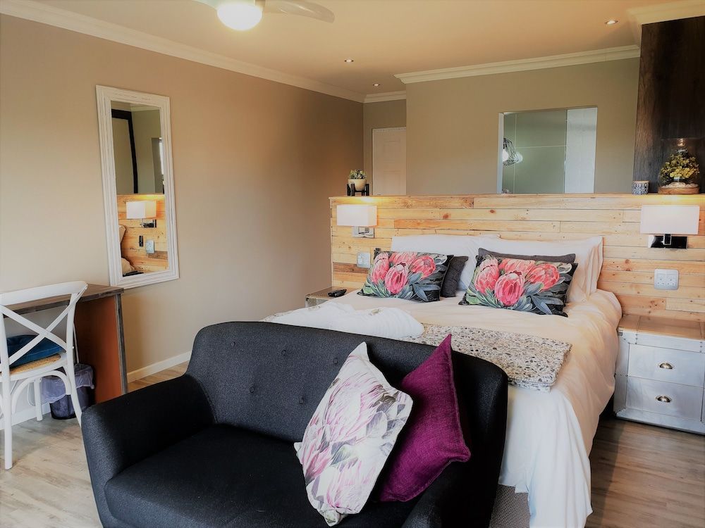 Riverview Guesthouse Protea Room with River View