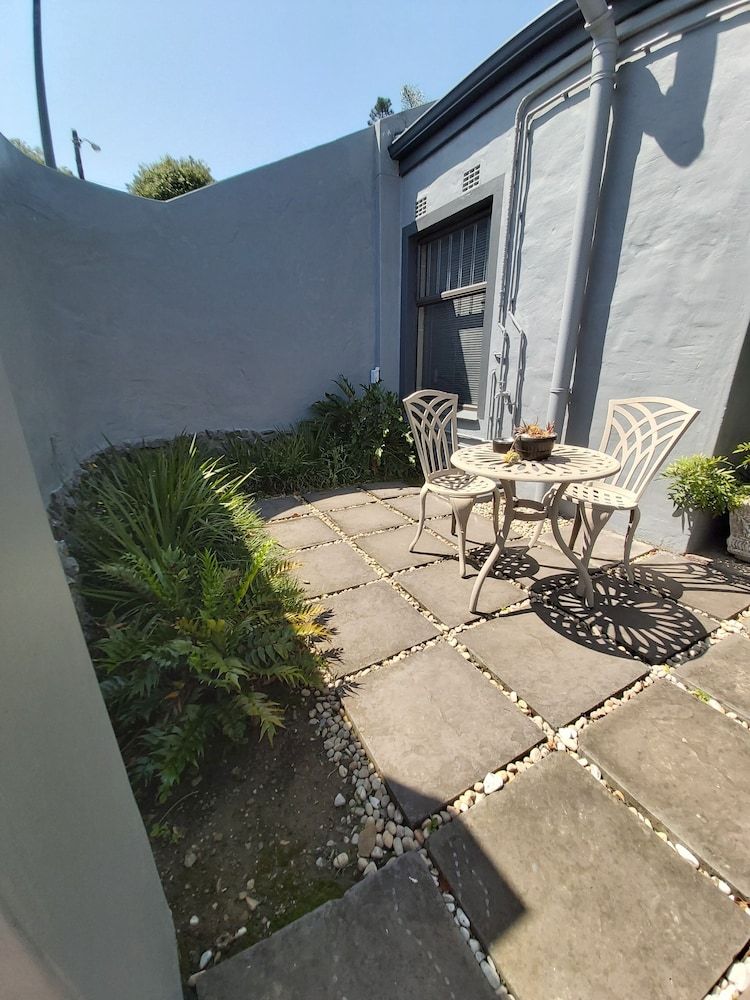 Riverview Guesthouse Garden Room 2