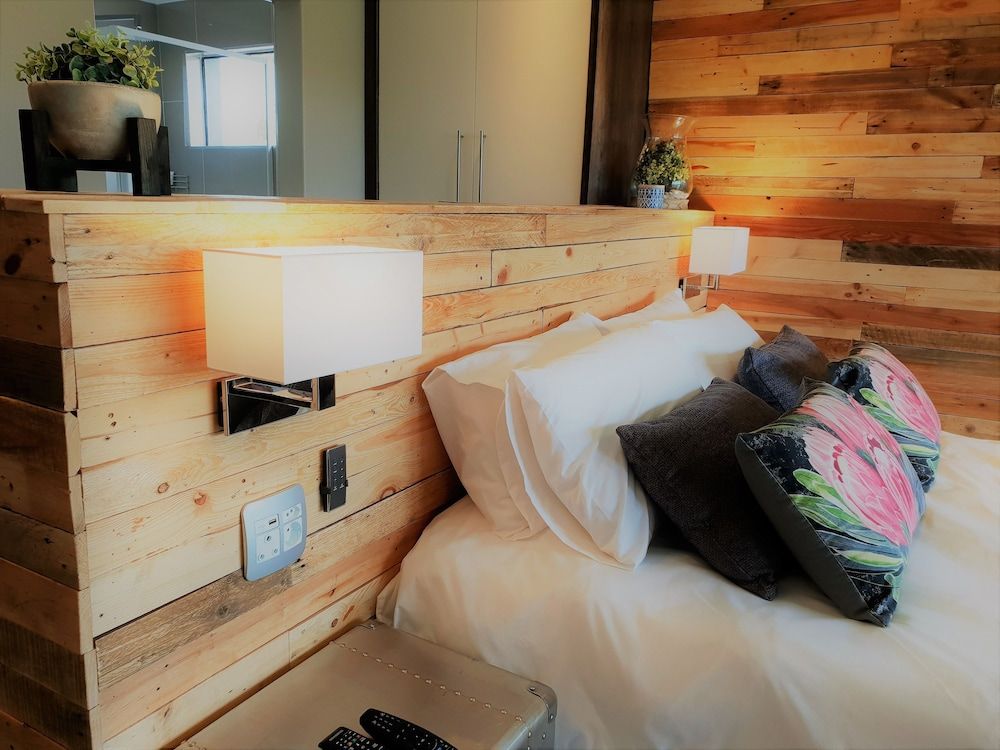 Riverview Guesthouse Protea Room with River View 8