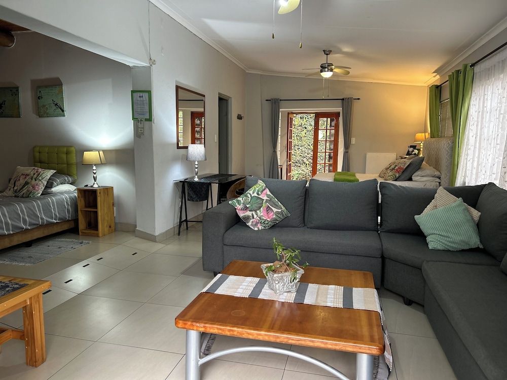 Sabie Self-Catering Apartments Comfort Apartment, Multiple Beds, Valley View (Apartment A) 7