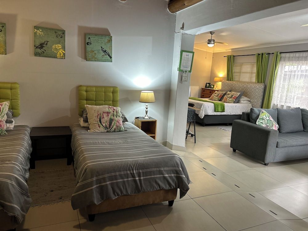 Sabie Self-Catering Apartments Comfort Apartment, Multiple Beds, Valley View (Apartment A) 4