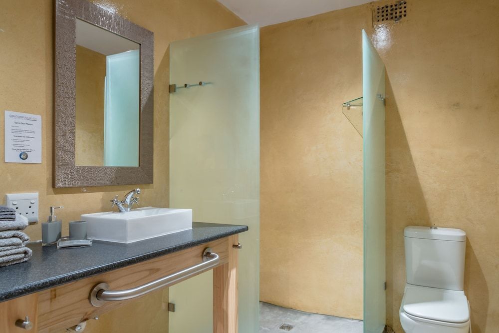 Colourful Manor Luxury Lodge Room, Kitchenette, Garden View 3