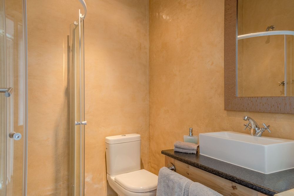 Colourful Manor Luxury Lodge Standard Room, Garden View 2