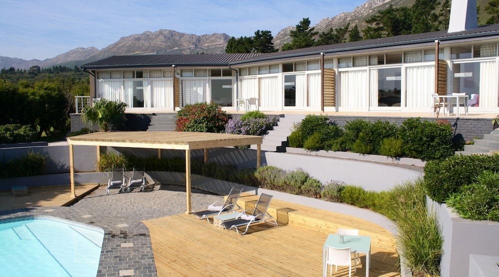 undefined Colourful Manor Luxury Lodge 8