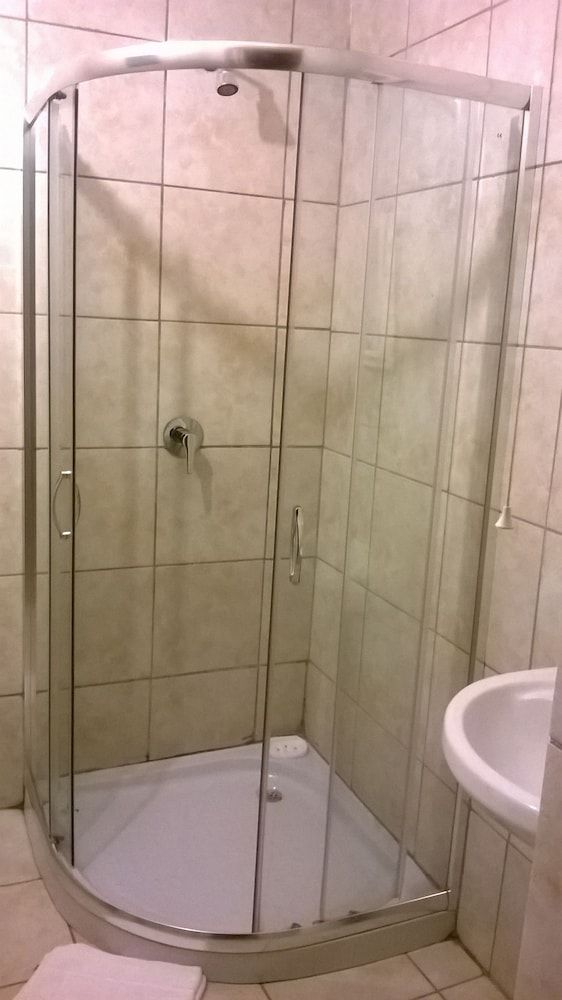 Maple's Guest House Room 9