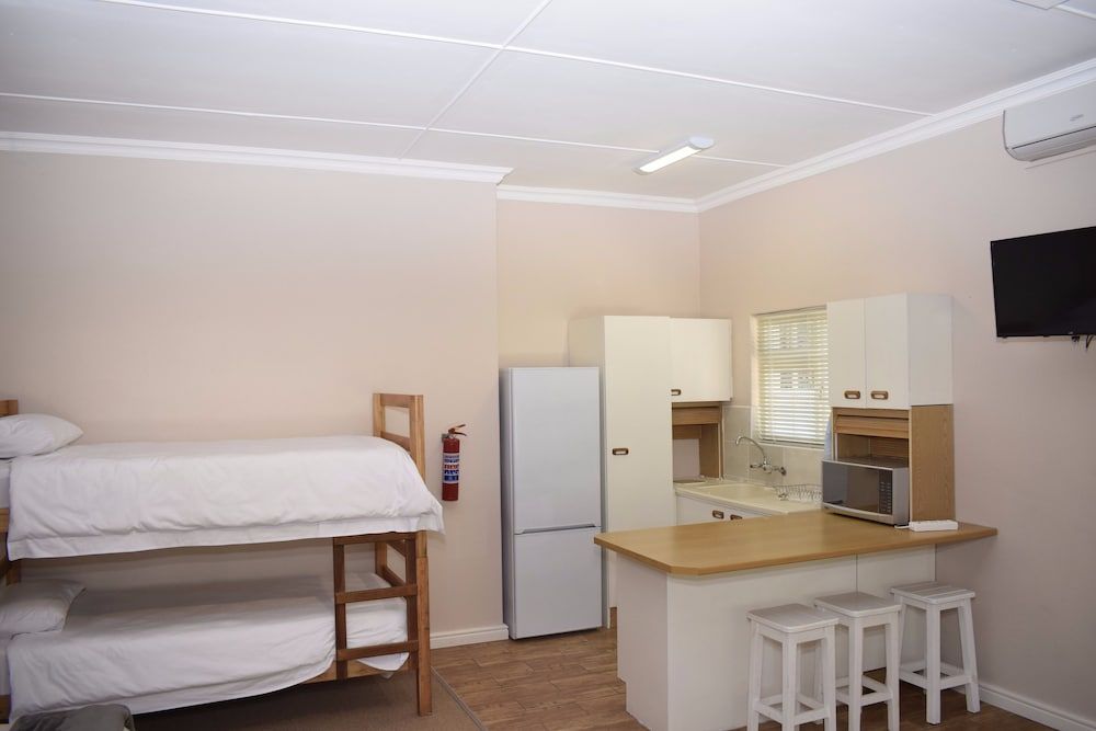 Outeniqua Inn Family Suite, 1 Bedroom, Kitchenette 5
