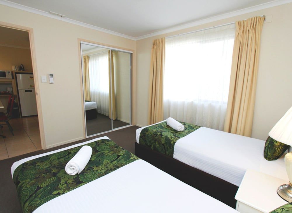 The Palms Motel Family Suite, 2 Bedrooms 3