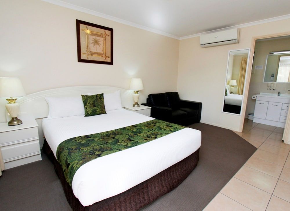 The Palms Motel Room, 1 Queen Bed 3