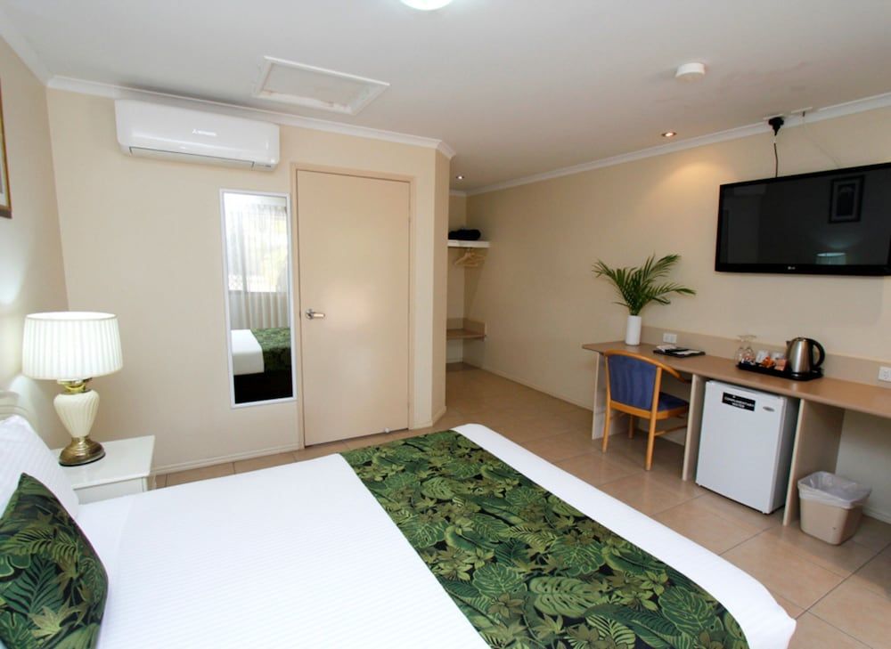 The Palms Motel Room, 1 Queen Bed, Accessible