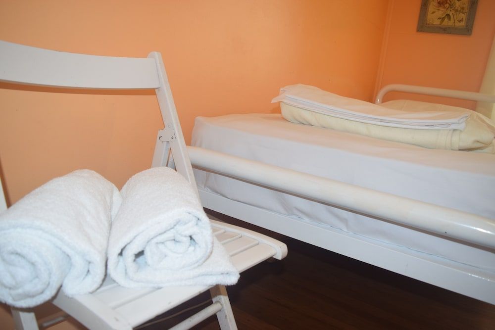 Standard Room, 2 Twin Beds, Non Smoking, Shared Bathroom (with Air Con)