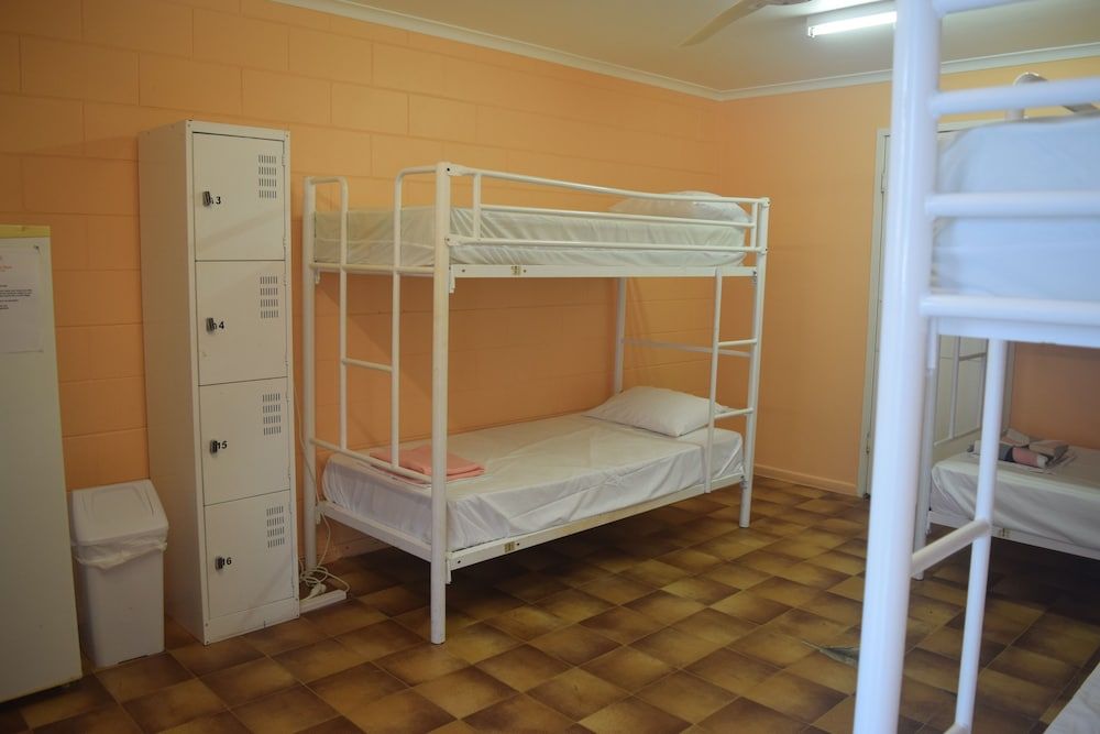 6 Bed Mixed Dorm with Ensuite (18 - 35 years old)