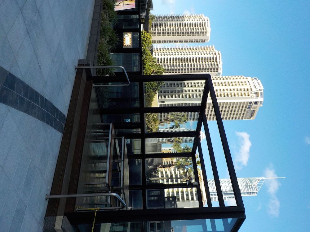 undefined Circle on Cavill - HR Surfers Paradise 4