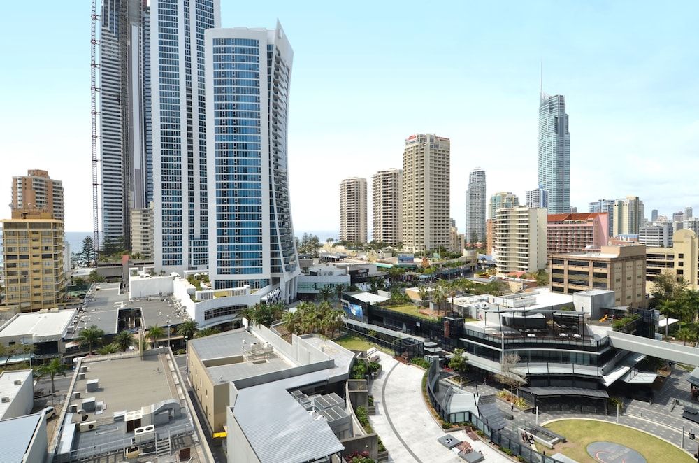 undefined Circle on Cavill - HR Surfers Paradise 5