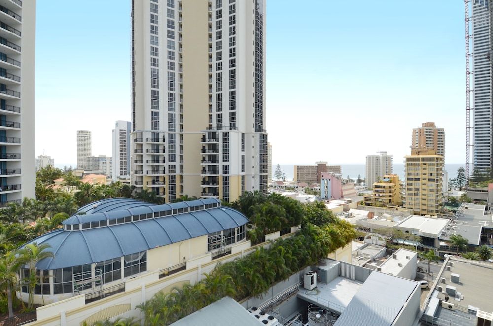 undefined Circle on Cavill - HR Surfers Paradise 2