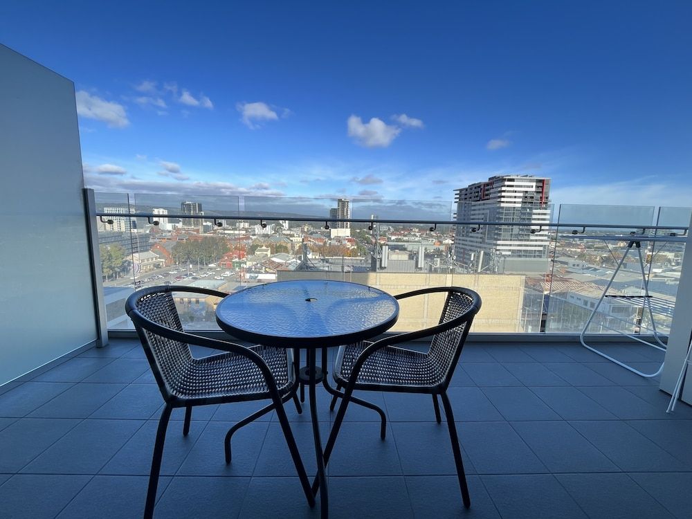 Apartment with a View (V812)