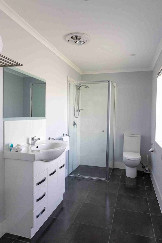 Wynnum Anchor Motel Deluxe Triple Room 3