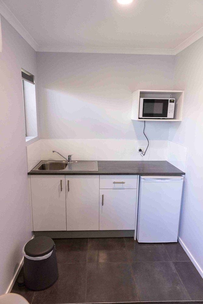 Wynnum Anchor Motel Deluxe Triple Room 4