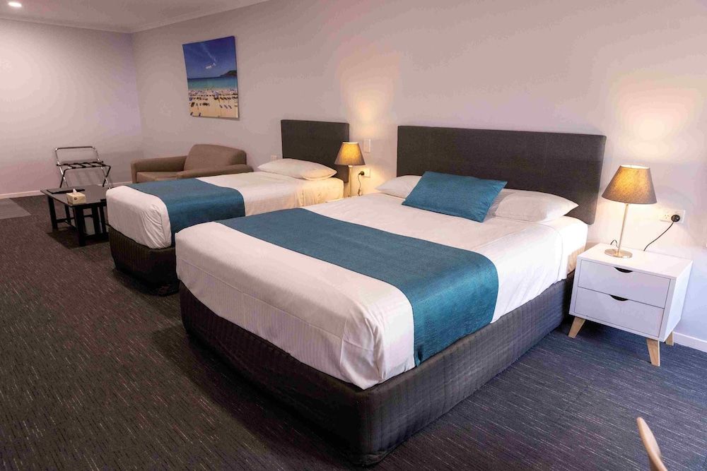 Wynnum Anchor Motel Deluxe Triple Room 2