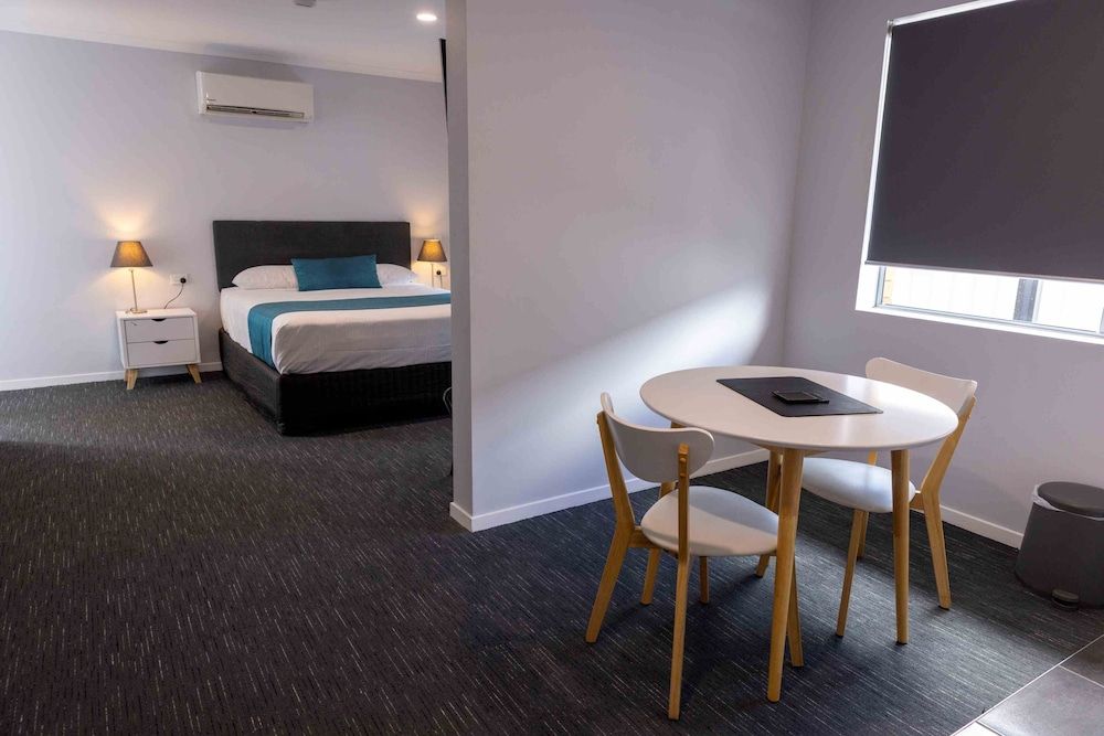 Wynnum Anchor Motel Deluxe Room 3