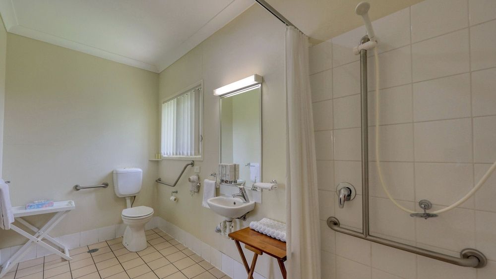 Country Roads Motor Inn Goondiwindi Family Suite, 2 Bedrooms, Non Smoking, Kitchenette 4