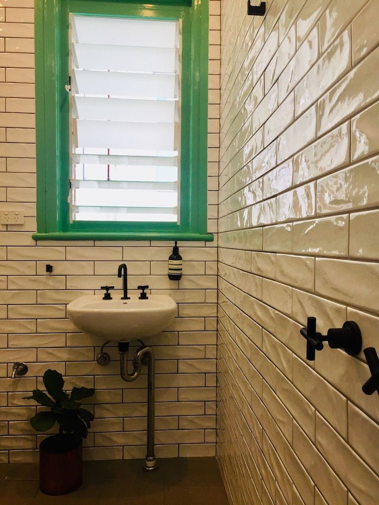 4 Bed Female Dorm (Shared Bathroom)