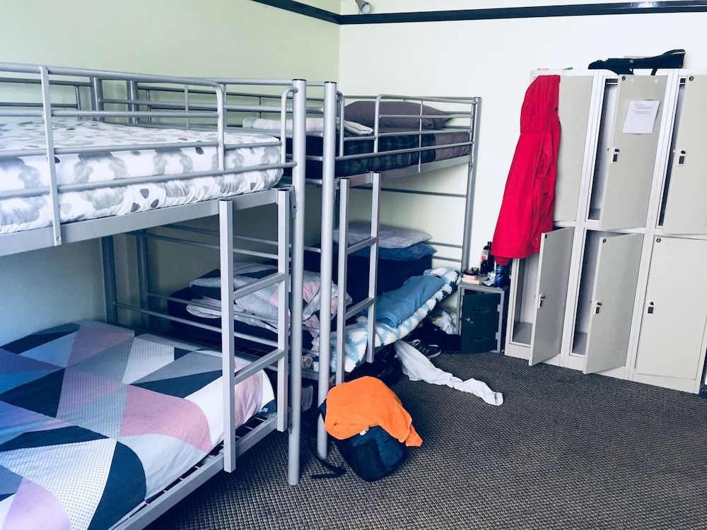 4 Bed Female Dorm (Shared Bathroom)