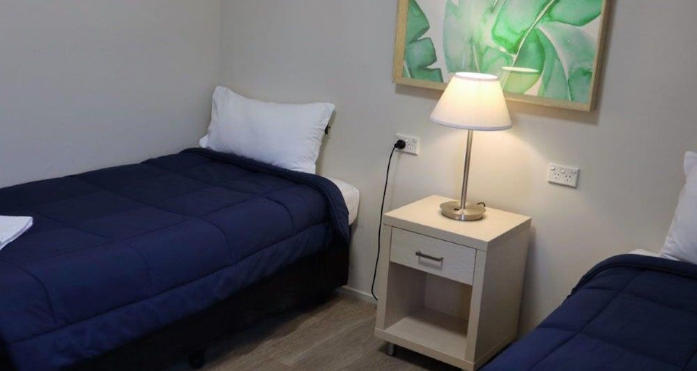 NRMA Port Macquarie Breakwall Holiday Park Riverside Cabin - 4 Berth 3