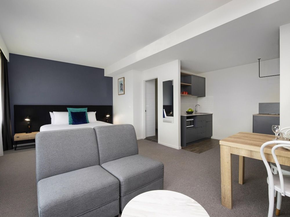 Mantra MacArthur Canberra Deluxe Suite, 2 Bedrooms 3