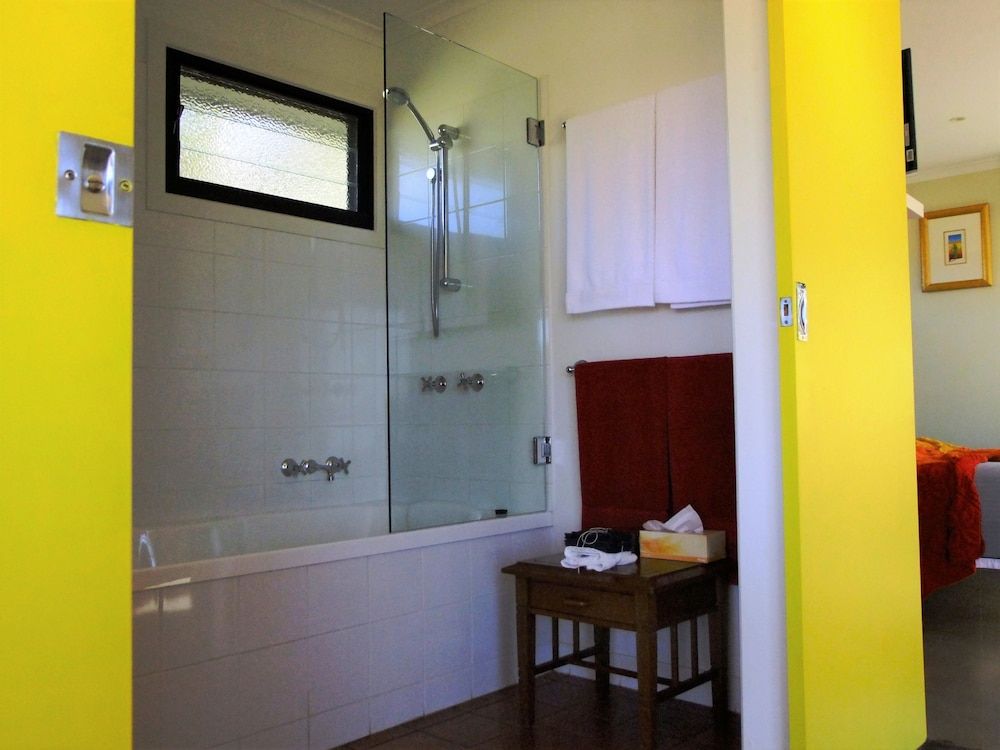 Deshons Retreat Yellow Retreat Cottage 9