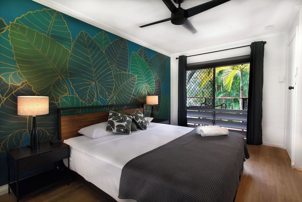 2 Bedroom, 2 Bathroom Apartment with Ensuite, Pool View