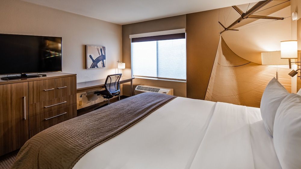 Executive Inn & Suites Embarcadero Cove Traditional Room, 1 King Bed, City View