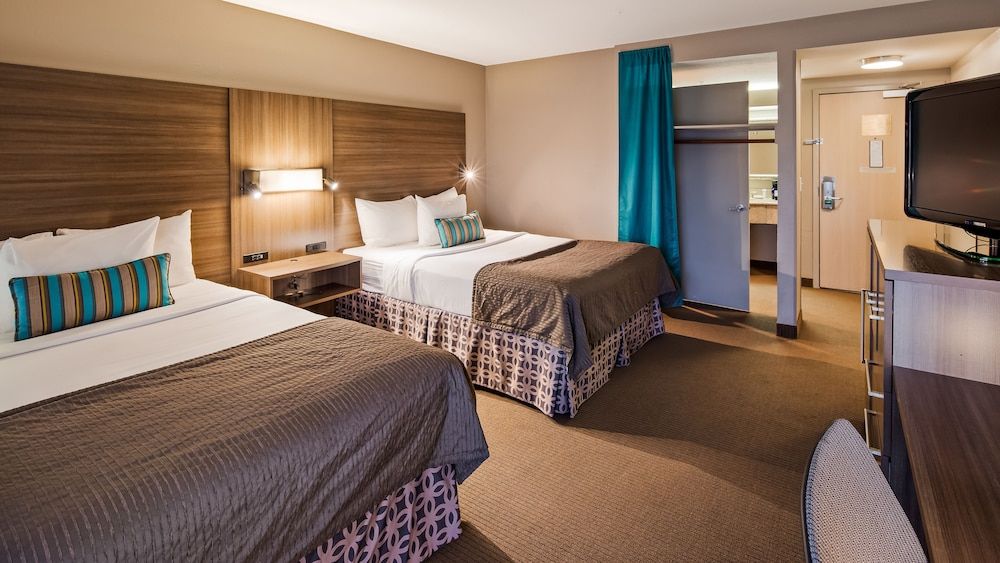 Executive Inn & Suites Embarcadero Cove Traditional Room, 2 Queen Beds, City View 2