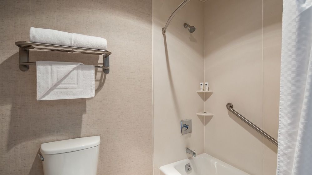 Executive Inn & Suites Embarcadero Cove Traditional Room, 1 King Bed, Water View 4