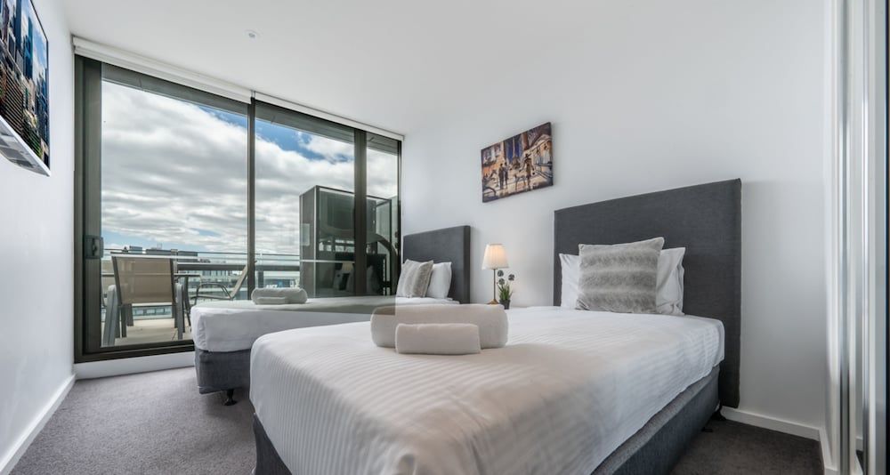 The Real Sub Penthouse - Top Floor 3 Bedroom Apartments City & Sea Views