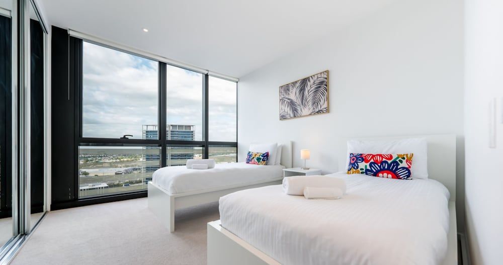 Three Bedroom Two Bathroom Apartment Harbor View with Kids Area