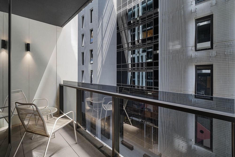 The Eminence Apartments by CLLIX One Bedroom Apartment 3