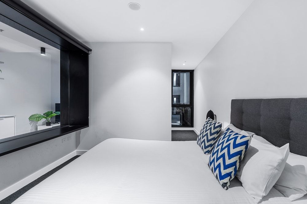 The Eminence Apartments by CLLIX One Bedroom Apartment 5