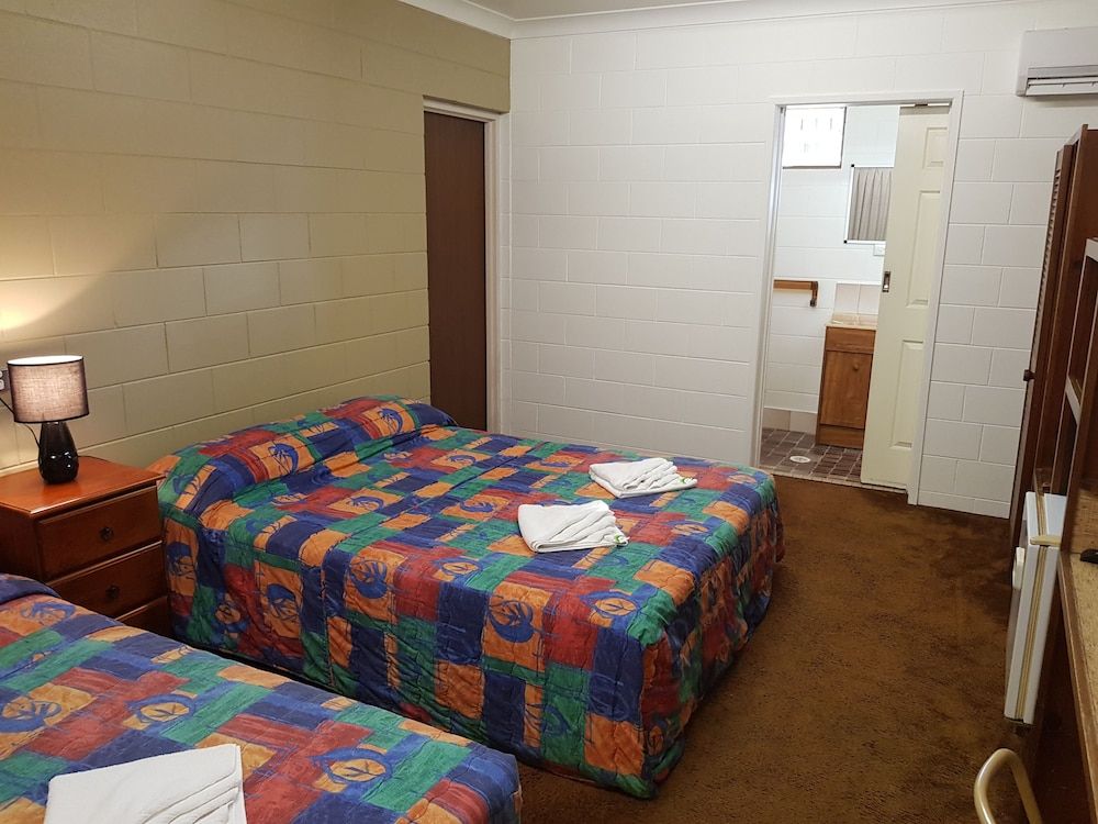 Commercial Hotel Deluxe Double Room, 1 Queen Bed 2