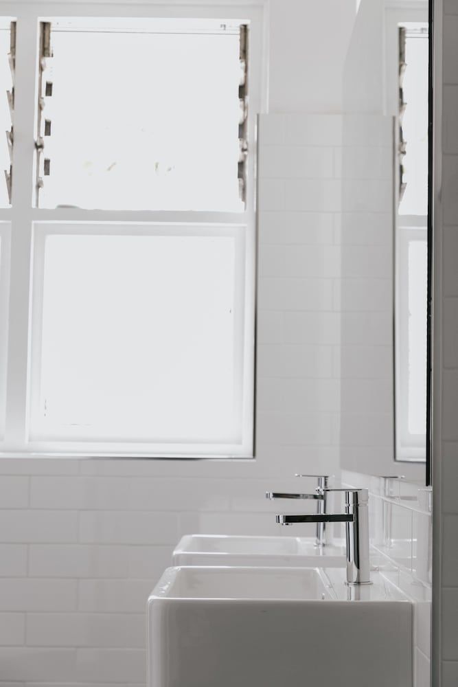 General Roberts Hotel Single Room 5