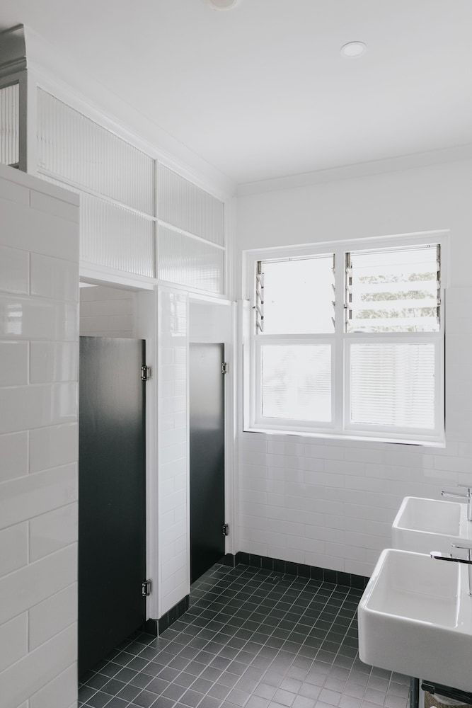 General Roberts Hotel Single Room 6