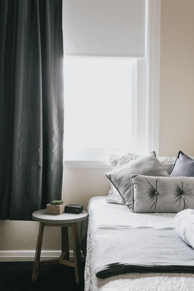 General Roberts Hotel Single Room 2