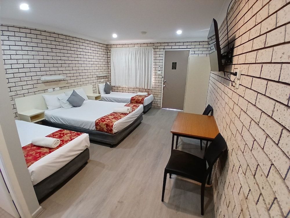 Alfa Motel Family Room (Room 1) 2