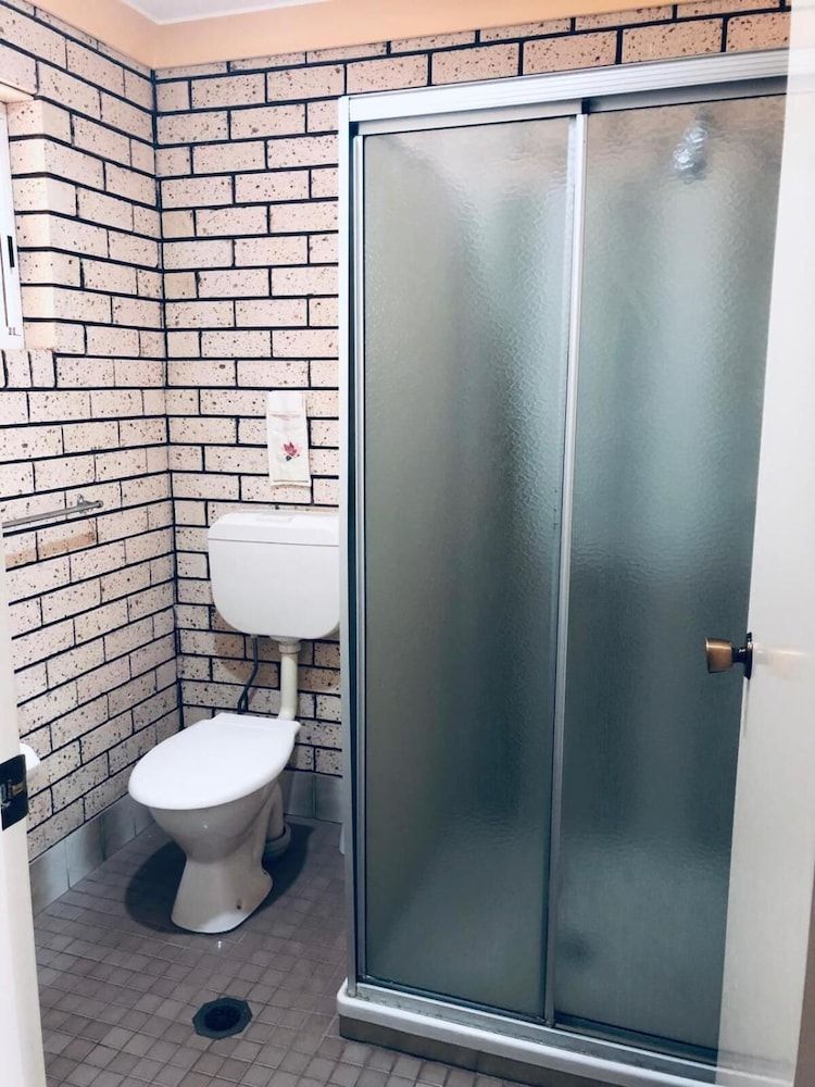 Alfa Motel Family Room (Room 1) 4