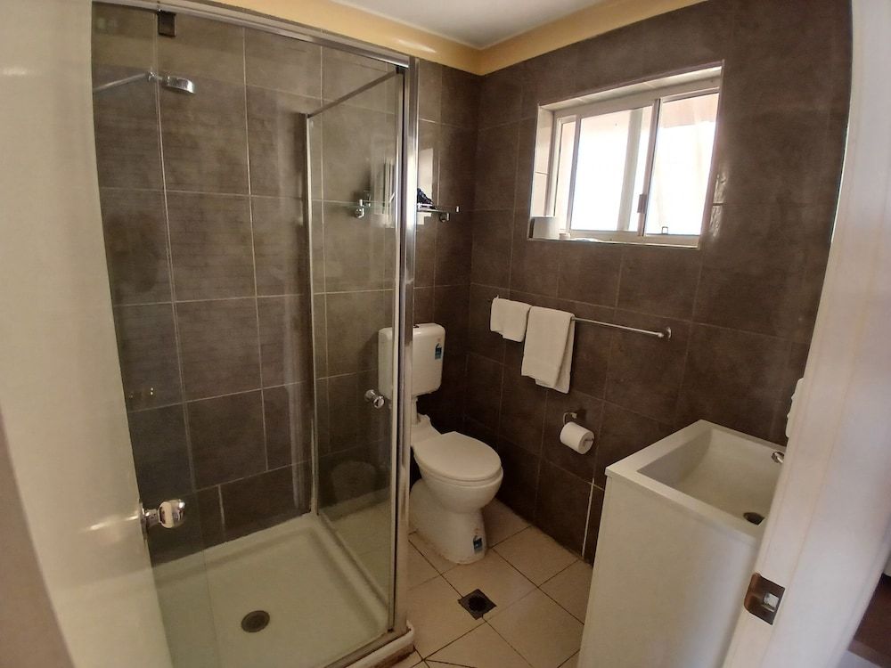 Alfa Motel Room 5 (Queen and Single) 4